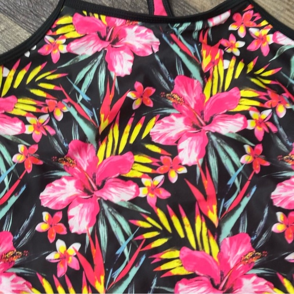 Hurley girls one piece swimsuit floral print
Colorful hot pink - Picture 2 of 7